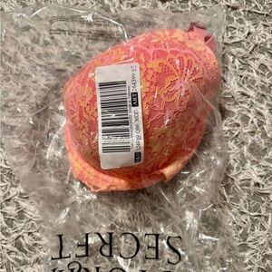 New in bag! Victoria’s Secret lace bra size 36DD.